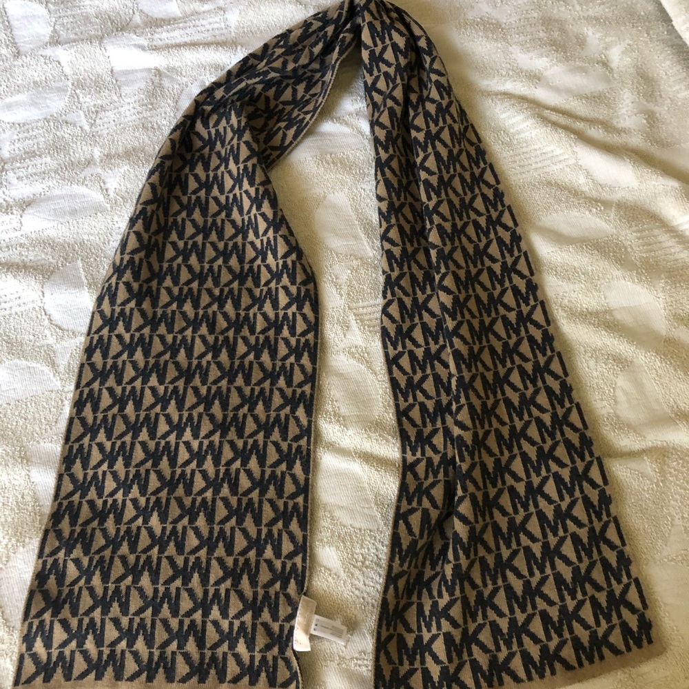 MK scarf
